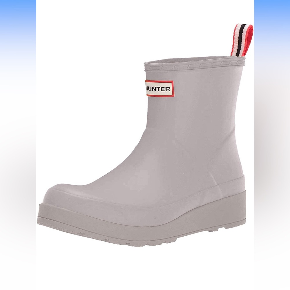 Women’s Hunter Original Play Short Boot size 9. Gray color.